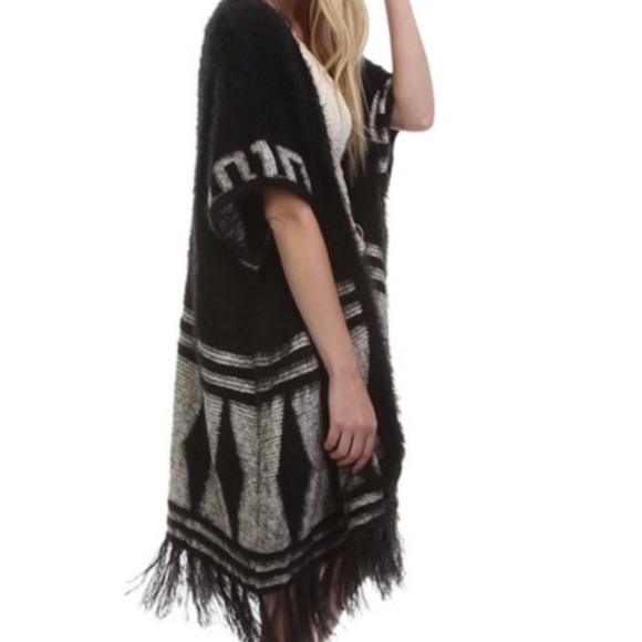 🆕Boho Soft Faux Fur Ivory & Black Fuzzy Open Front Maxi Kimono Cardigan - Picture 8 of 9